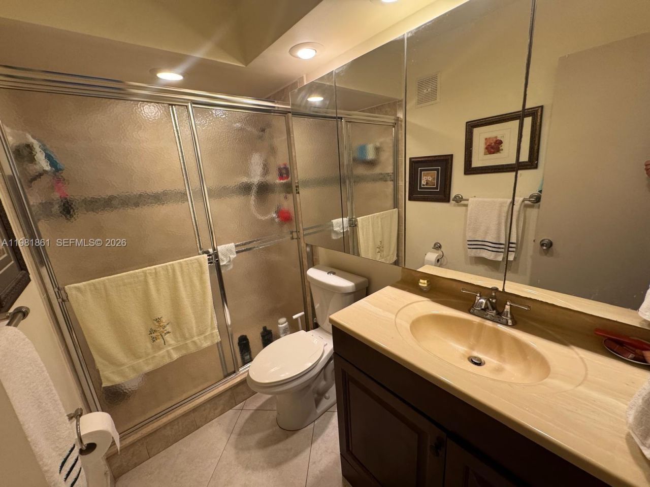 450 Paradise Isle Blvd , Unit 209, Hallandale Beach, FL 33009 Photo