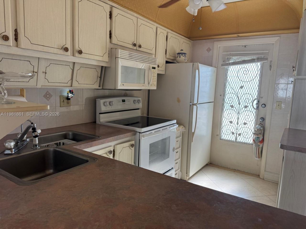 450 Paradise Isle Blvd , Unit 209, Hallandale Beach, FL 33009 Photo