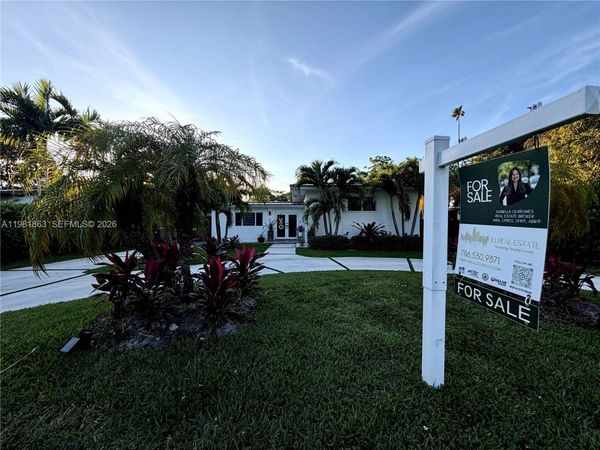 14830 N Spur Dr, Miami, FL 33161