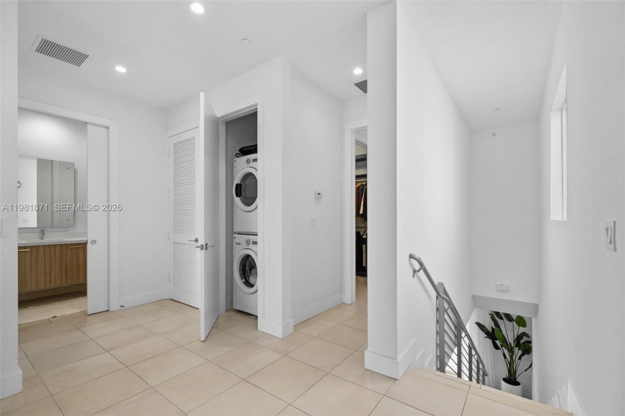 1034 NE 18th Ave , Unit 205, Fort Lauderdale, FL 33304 Photo