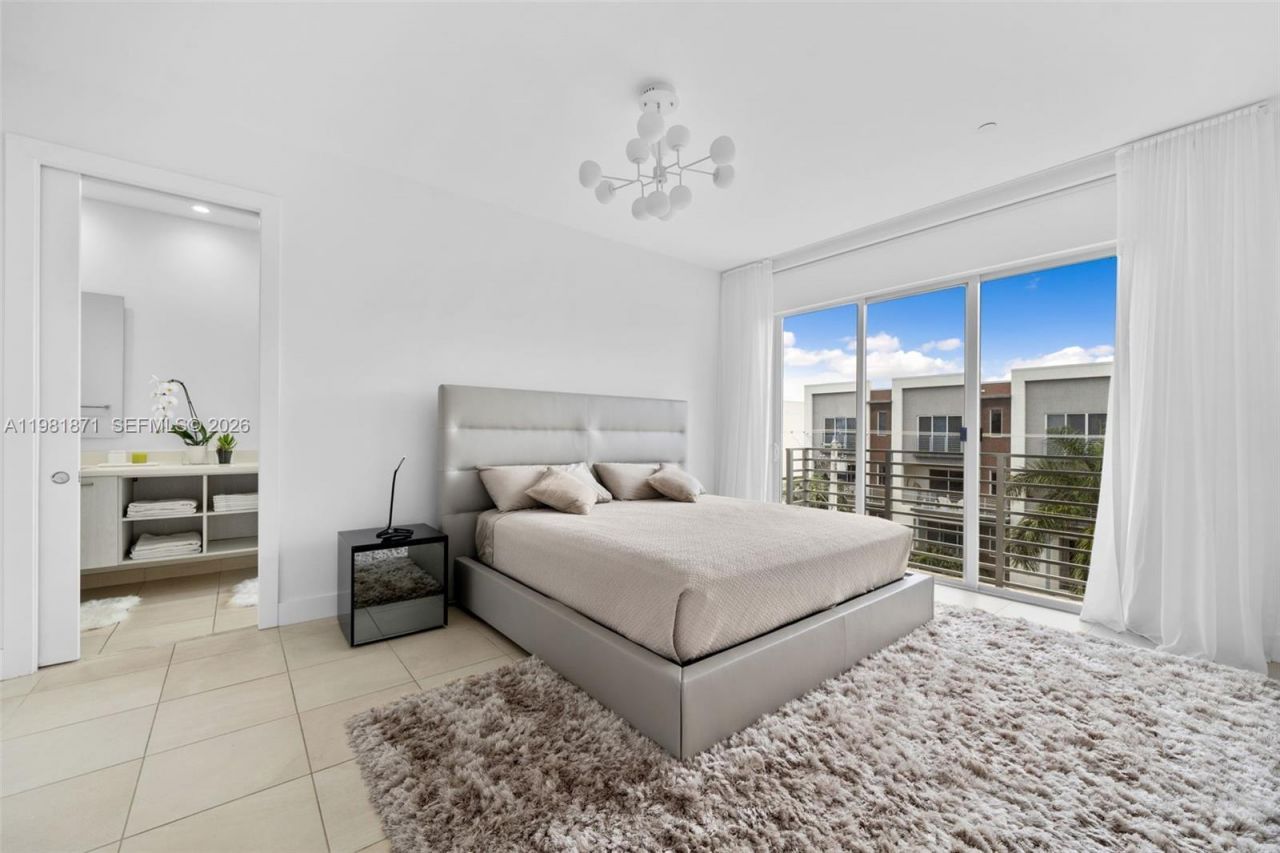 1034 NE 18th Ave , Unit 205, Fort Lauderdale, FL 33304 Photo