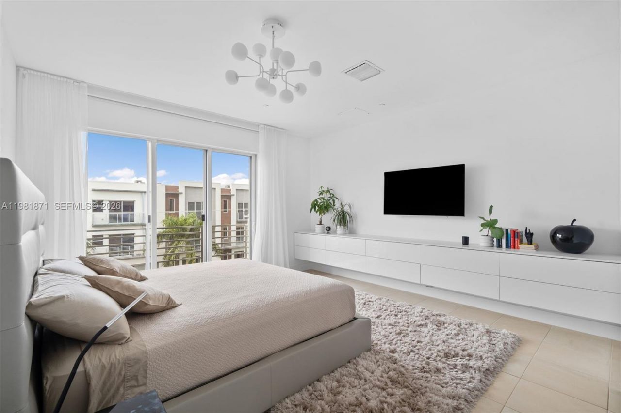 1034 NE 18th Ave , Unit 205, Fort Lauderdale, FL 33304 Photo