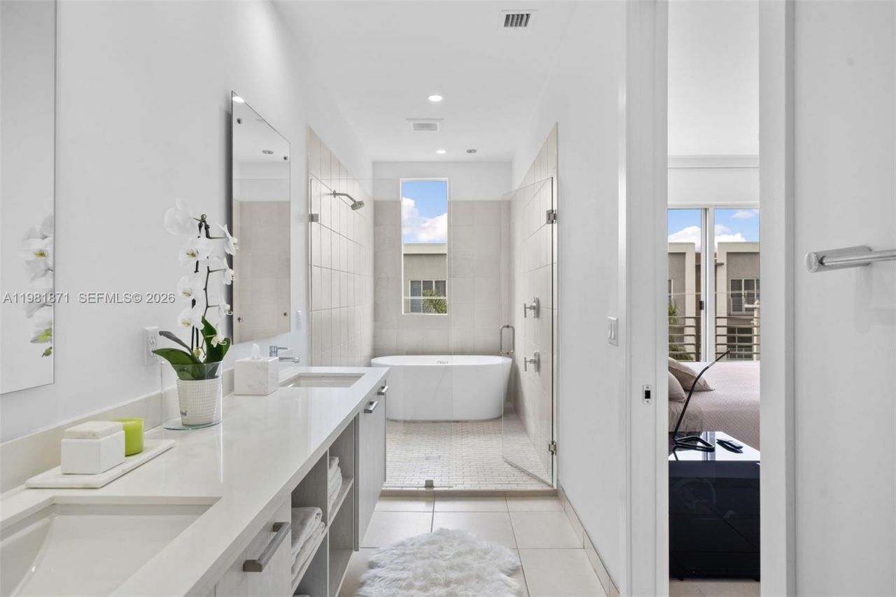 1034 NE 18th Ave , Unit 205, Fort Lauderdale, FL 33304 Photo