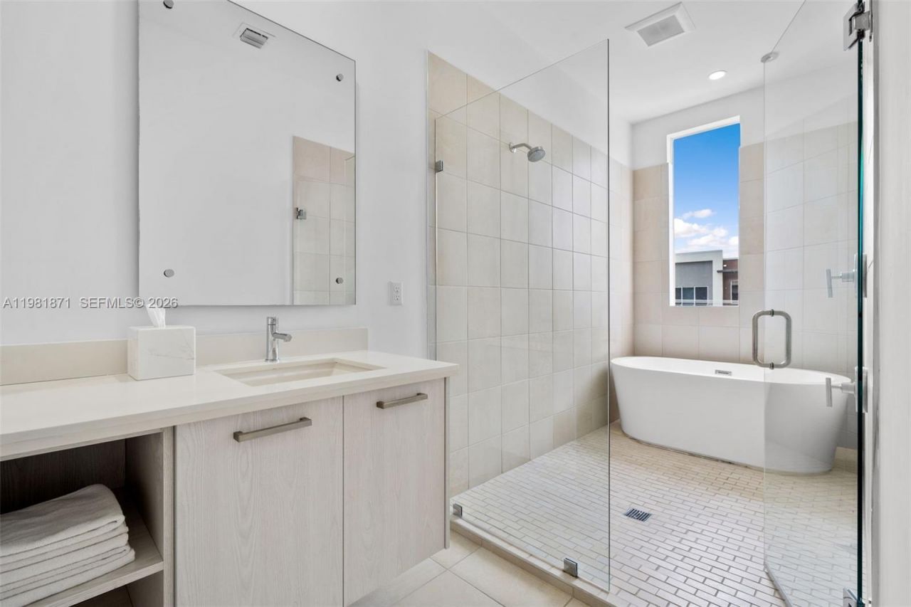 1034 NE 18th Ave , Unit 205, Fort Lauderdale, FL 33304 Photo