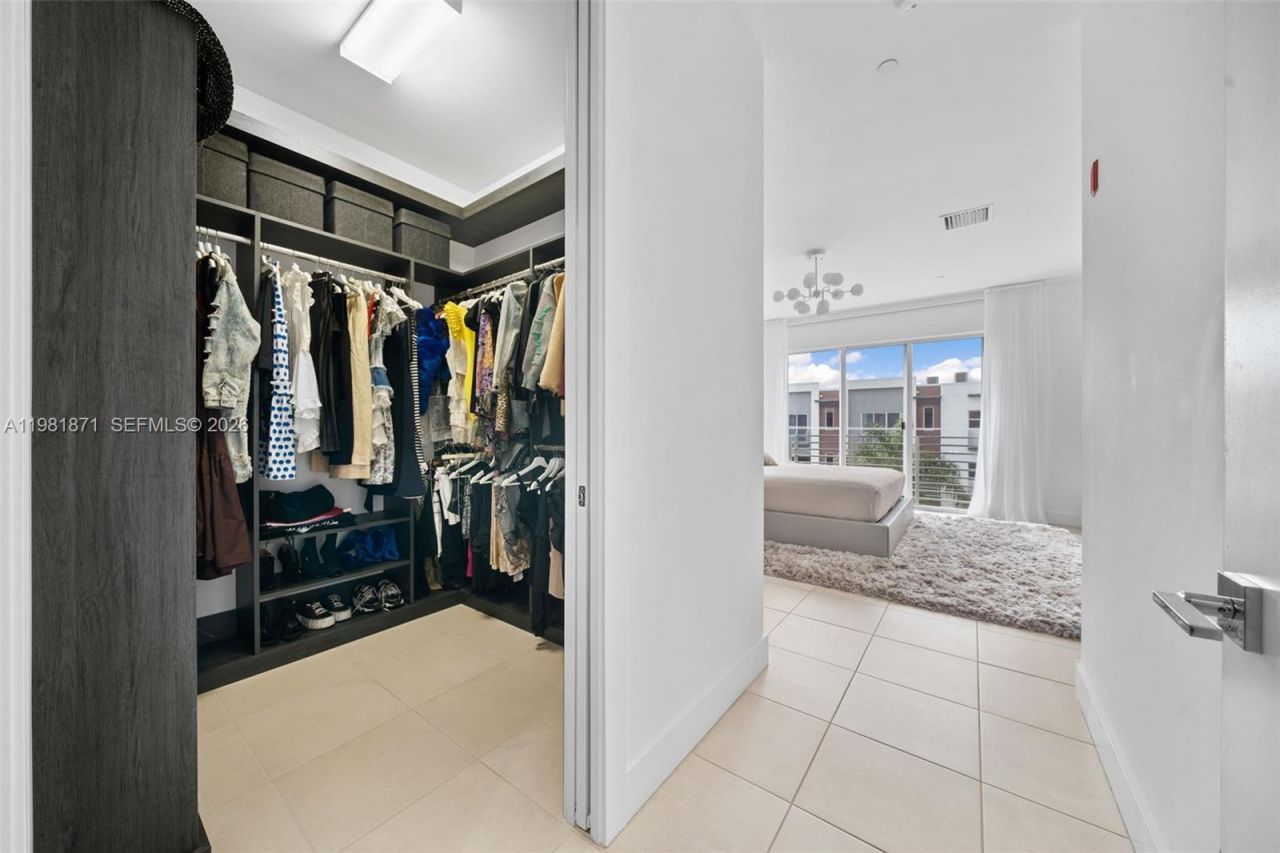 1034 NE 18th Ave , Unit 205, Fort Lauderdale, FL 33304 Photo