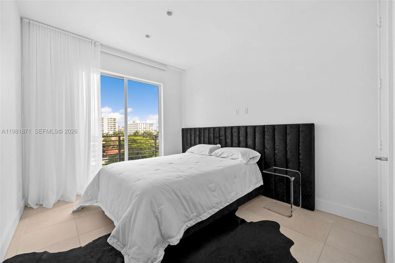 1034 NE 18th Ave , Unit 205, Fort Lauderdale, FL 33304 Photo