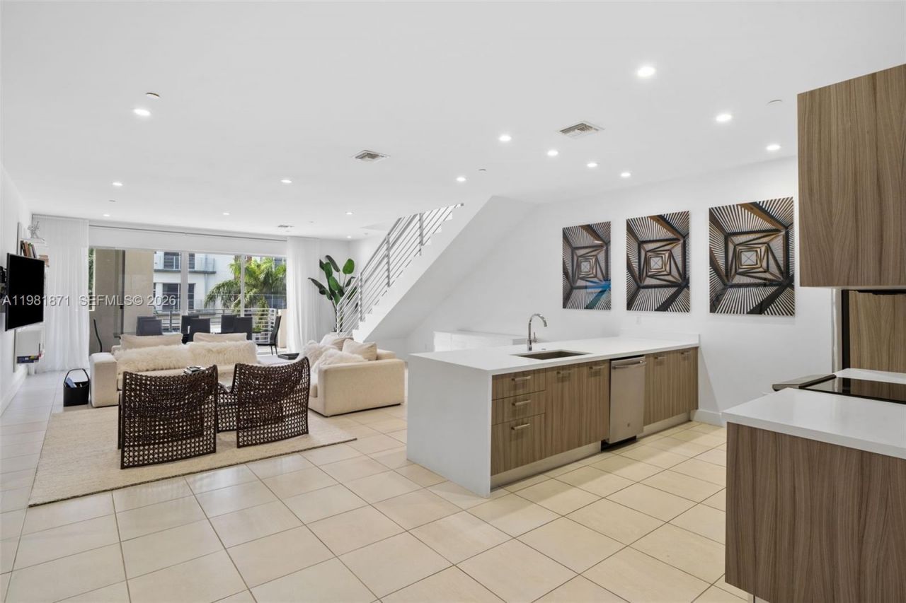 1034 NE 18th Ave , Unit 205, Fort Lauderdale, FL 33304 Photo