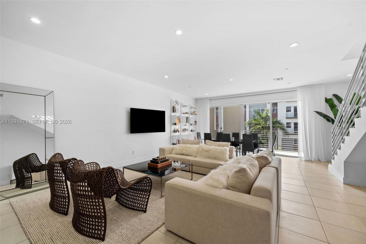 1034 NE 18th Ave , Unit 205, Fort Lauderdale, FL 33304 Photo