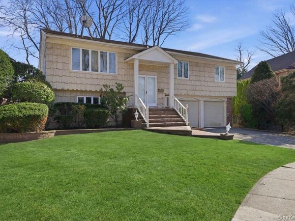 881 Buckley Place , Westbury, NY 11590