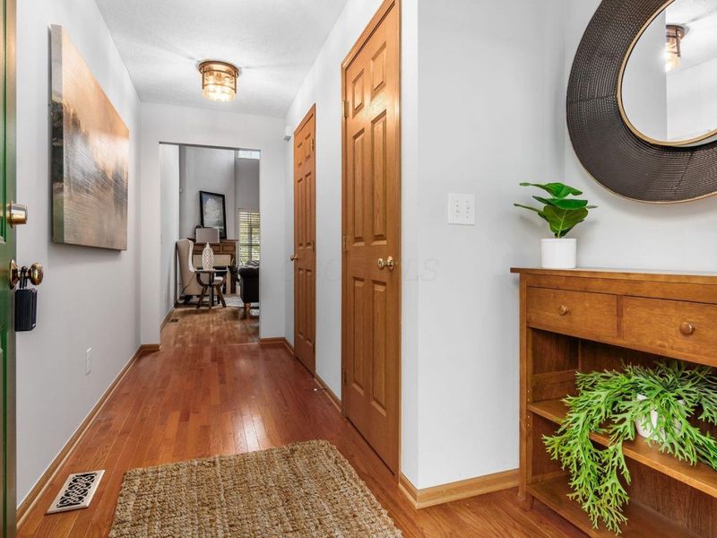 365 Sycamore Woods Lane , Columbus, OH 43230 Photo 4