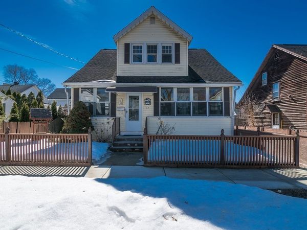 17 Stuyvesant St, Springfield, MA 01104