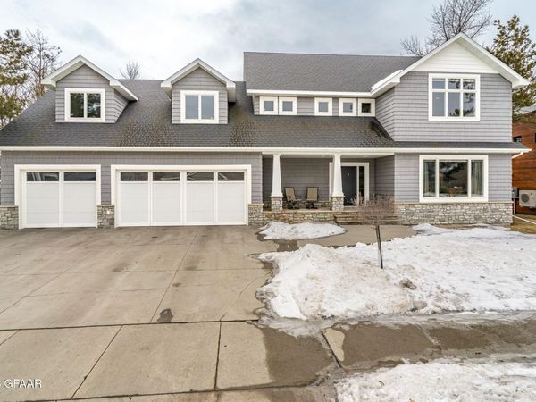 5565 CHARLIE RAY Drive, Grand Forks, ND 58201