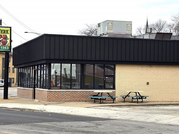 5725 N Northwest Highway, Chicago, IL 60630