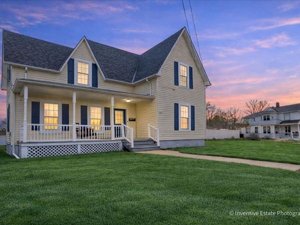 567 E New York Street, Aurora, IL 60505