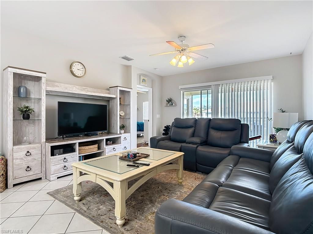 3015 Horizon Ln, Unit 2702, Naples, FL 34109 Photo