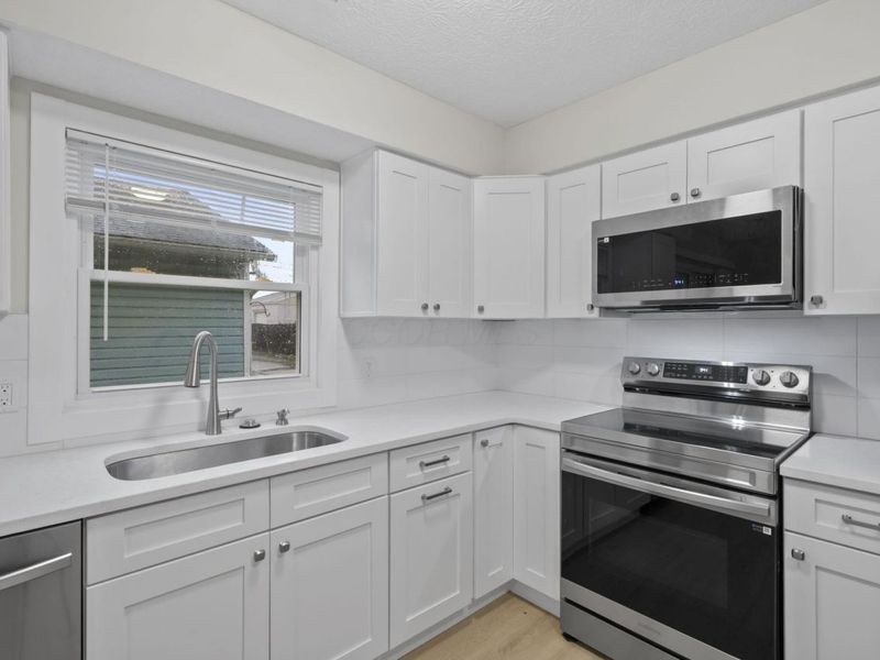 5153 Norwich Street , Hilliard, OH 43026 Photo 13