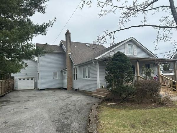 8 Alexander Avenue , Farmingdale, NY 11735