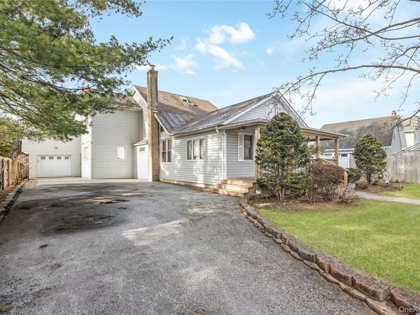 8 Alexander Avenue, Farmingdale, NY 11735