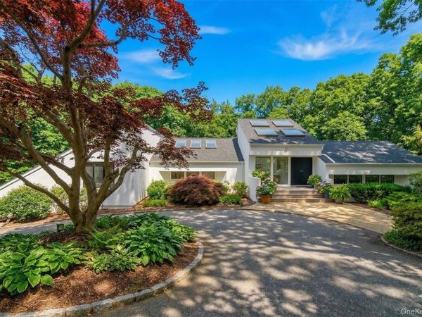 5 Waterford Way , Syosset, NY 11791