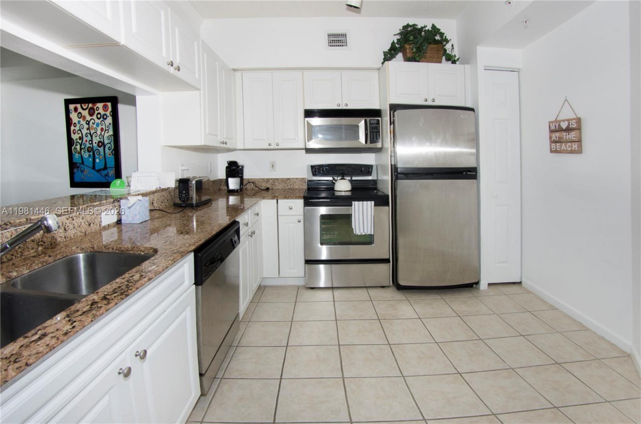 17150 N Bay Rd , Unit 2608, Sunny Isles Beach, FL 33160 Photo