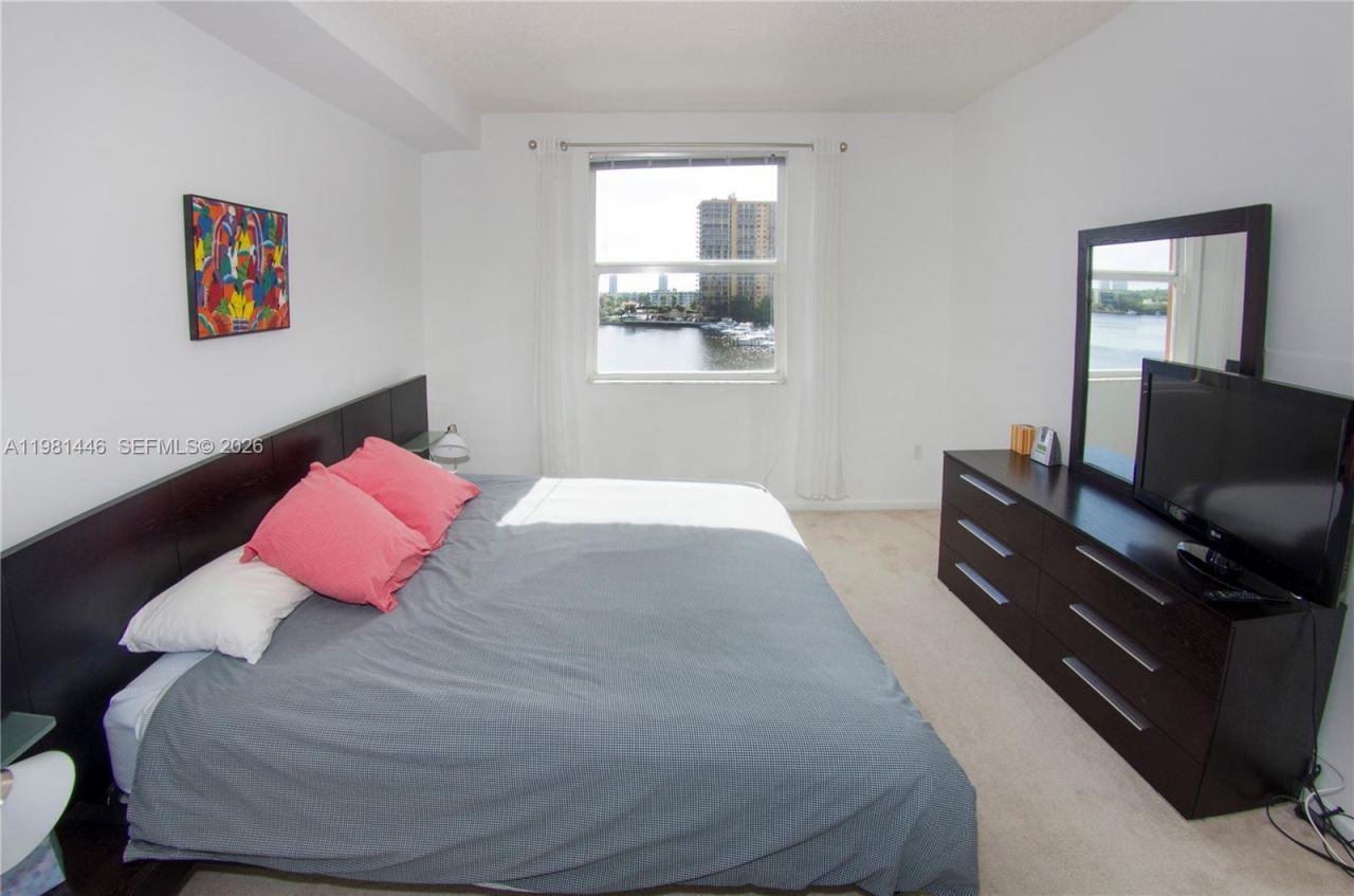 17150 N Bay Rd , Unit 2608, Sunny Isles Beach, FL 33160 Photo