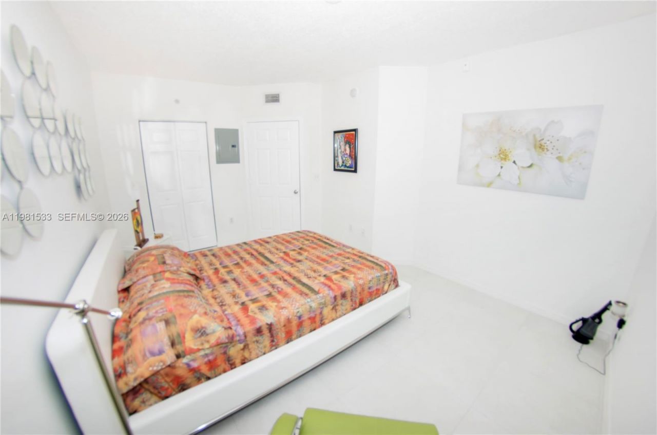 17145 N Bay Rd , Unit 4402, Sunny Isles Beach, FL 33160 Photo