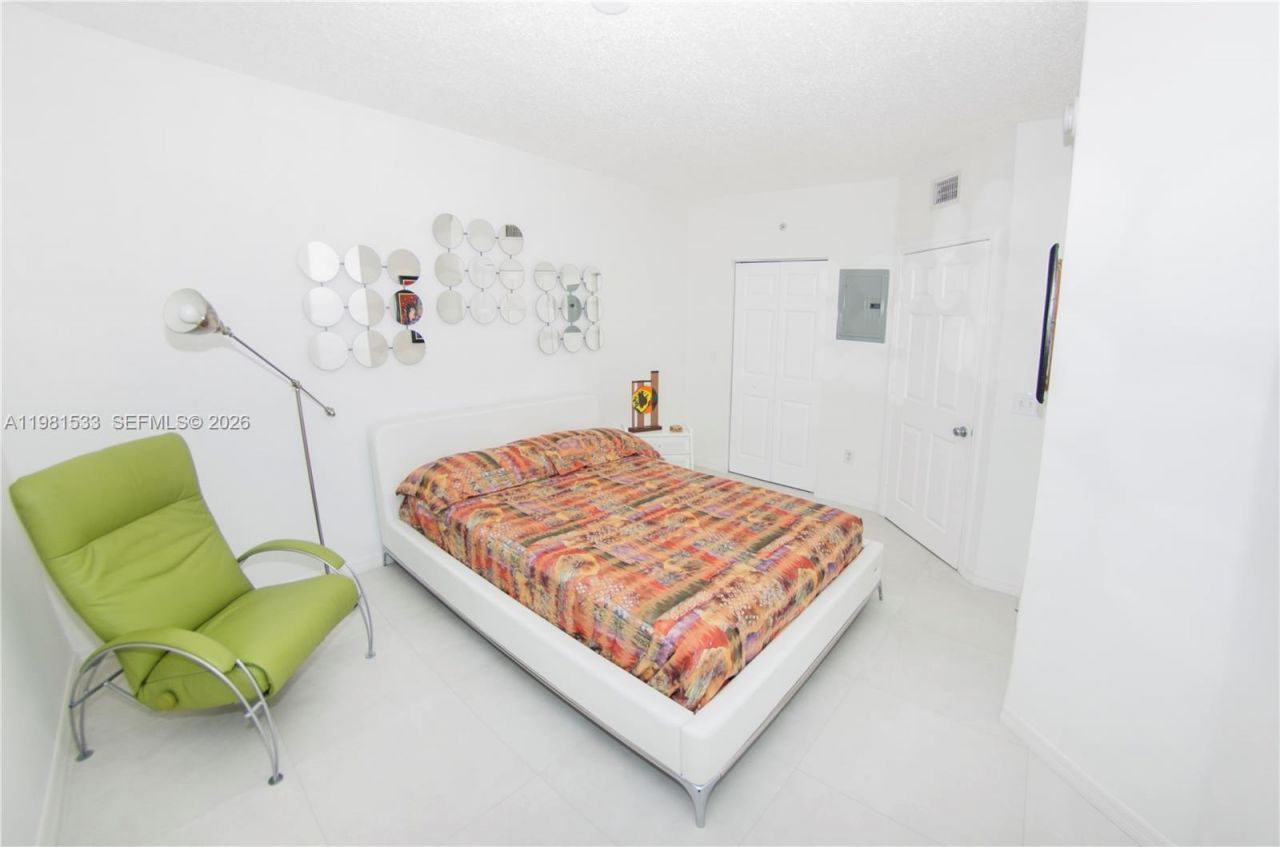 17145 N Bay Rd , Unit 4402, Sunny Isles Beach, FL 33160 Photo