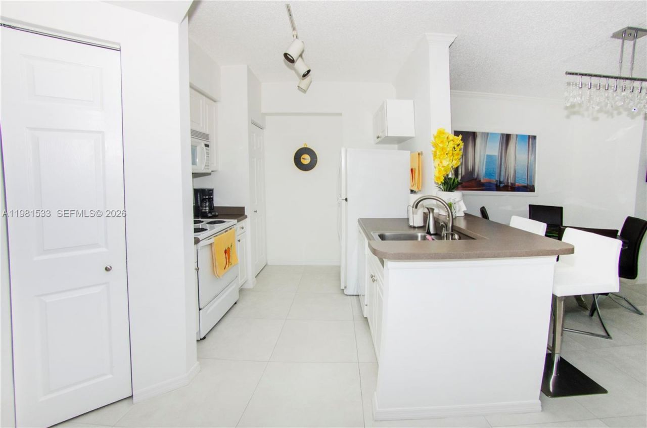 17145 N Bay Rd , Unit 4402, Sunny Isles Beach, FL 33160 Photo