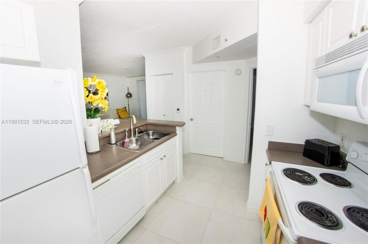 17145 N Bay Rd , Unit 4402, Sunny Isles Beach, FL 33160 Photo