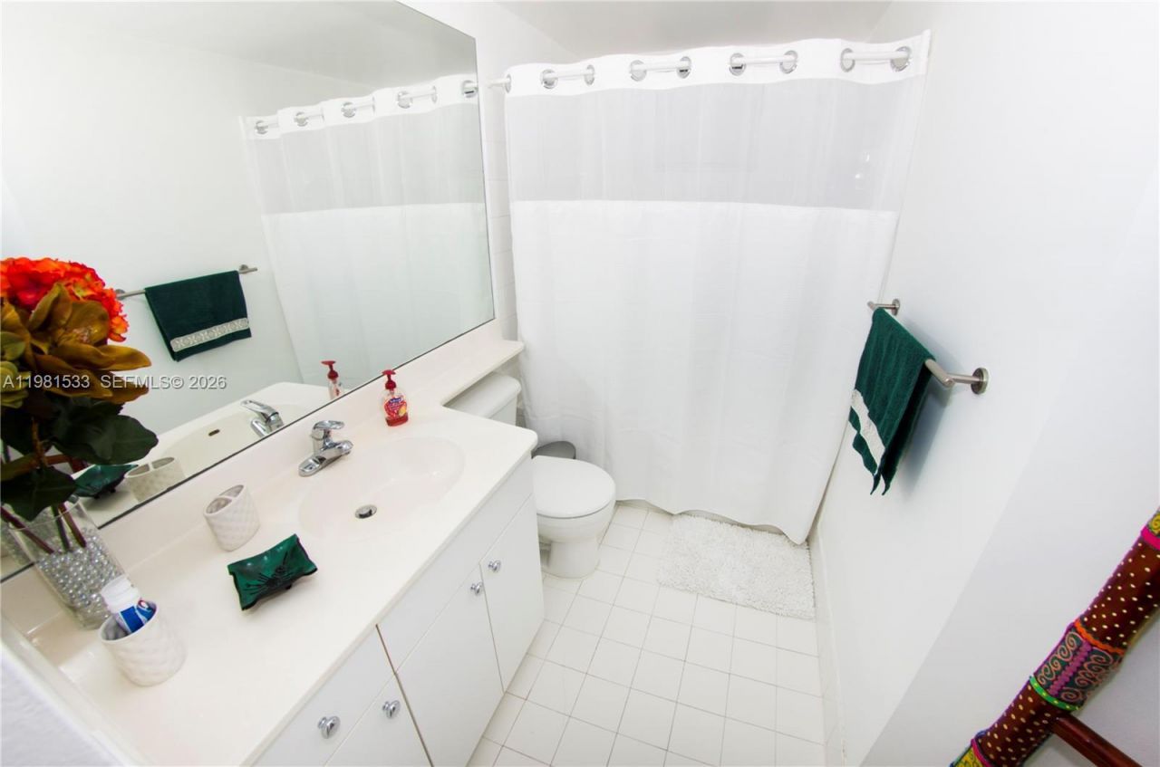 17145 N Bay Rd , Unit 4402, Sunny Isles Beach, FL 33160 Photo