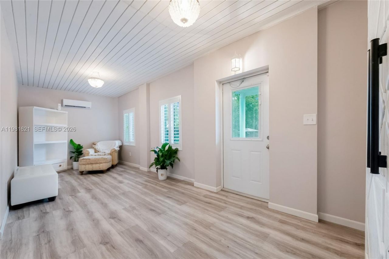 6350 NW 39th Ter, Virginia Gardens, FL 33166 Photo