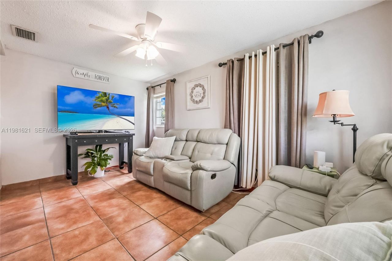6350 NW 39th Ter, Virginia Gardens, FL 33166 Photo