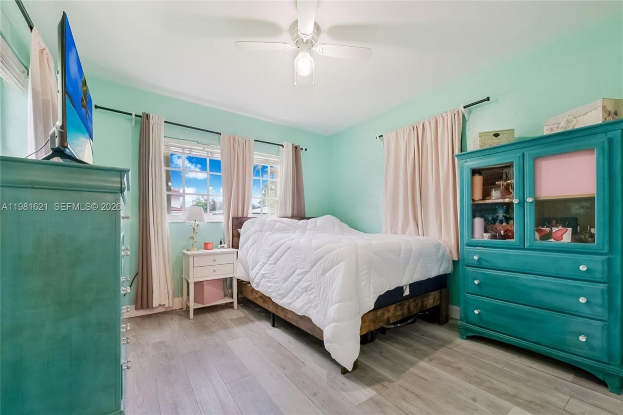 6350 NW 39th Ter, Virginia Gardens, FL 33166 Photo