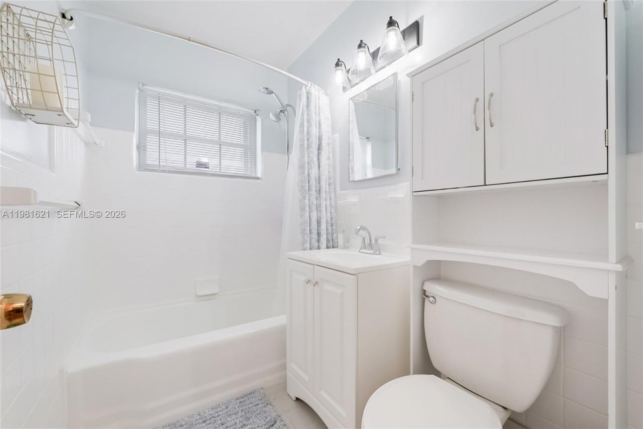 6350 NW 39th Ter, Virginia Gardens, FL 33166 Photo