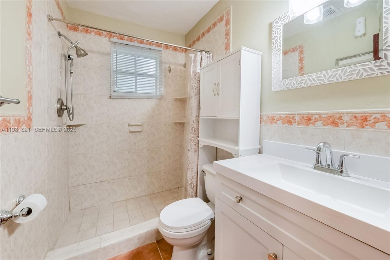 6350 NW 39th Ter, Virginia Gardens, FL 33166 Photo