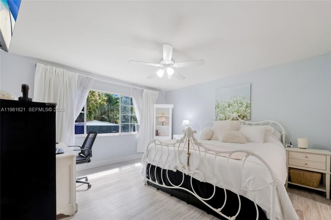 6350 NW 39th Ter, Virginia Gardens, FL 33166 Photo