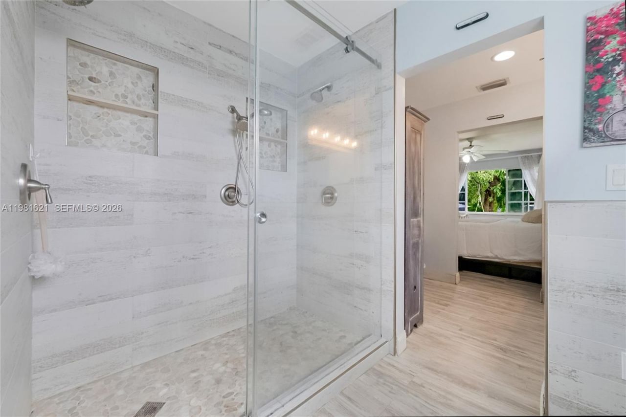 6350 NW 39th Ter, Virginia Gardens, FL 33166 Photo