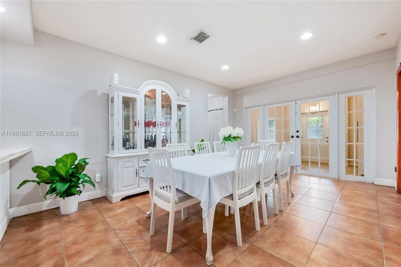 6350 NW 39th Ter, Virginia Gardens, FL 33166 Photo