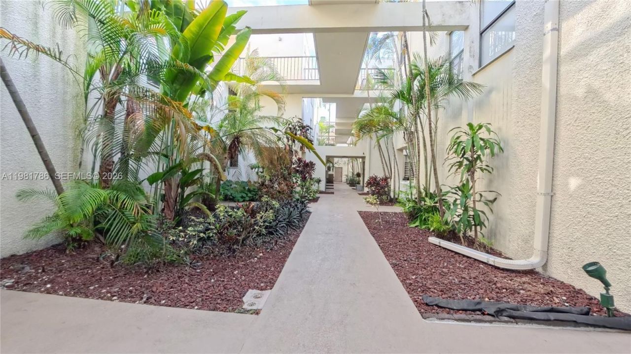 20300 W Country Club Dr , Unit PH18-3, Aventura, FL 33180 Photo