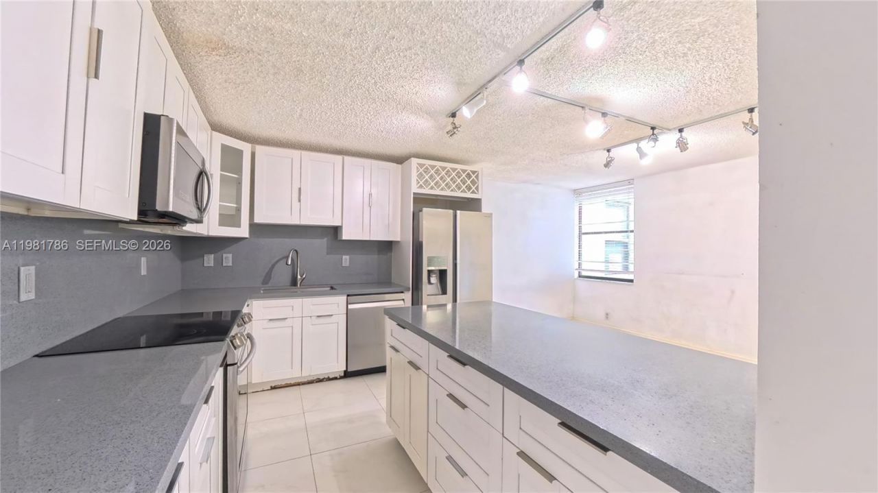 20300 W Country Club Dr , Unit PH18-3, Aventura, FL 33180 Photo