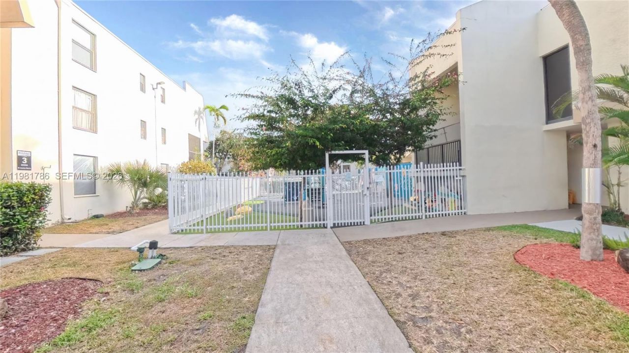 20300 W Country Club Dr , Unit PH18-3, Aventura, FL 33180 Photo