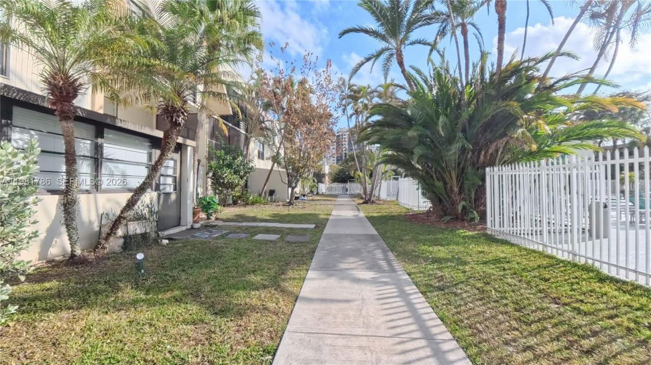 20300 W Country Club Dr , Unit PH18-3, Aventura, FL 33180 Photo