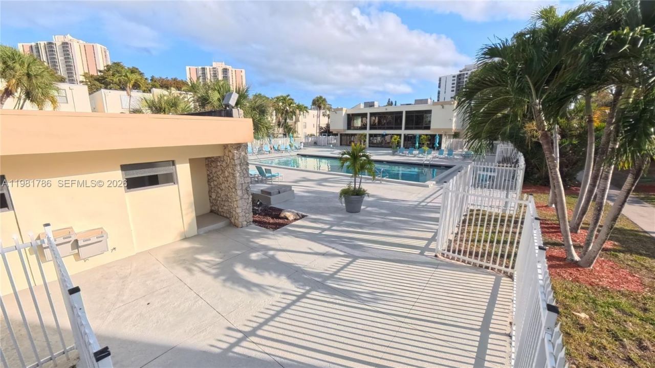 20300 W Country Club Dr , Unit PH18-3, Aventura, FL 33180 Photo