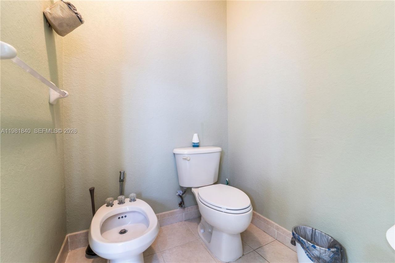 200 SW 87th Path, Miami, FL 33174 Photo