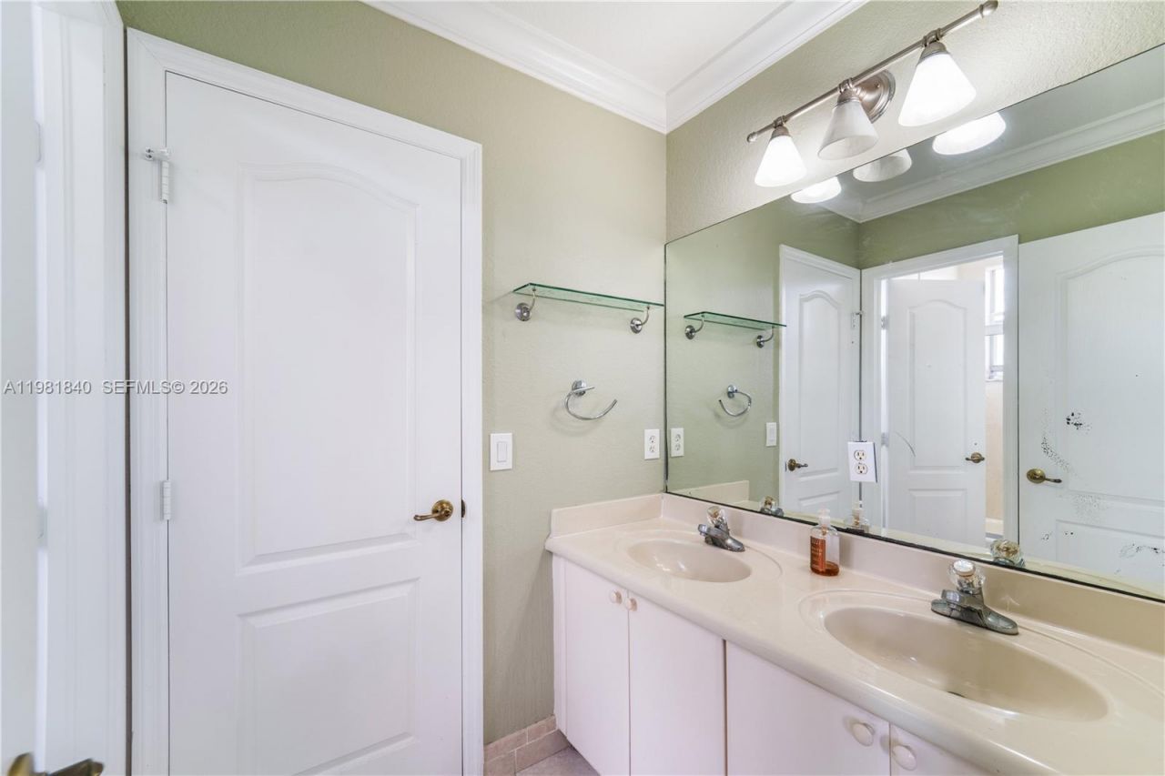200 SW 87th Path, Miami, FL 33174 Photo
