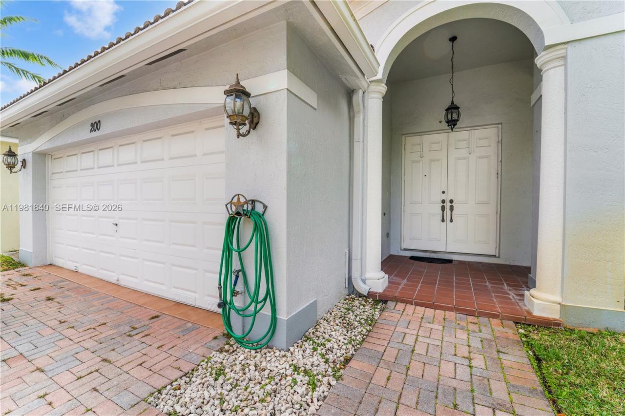 200 SW 87th Path, Miami, FL 33174 Photo
