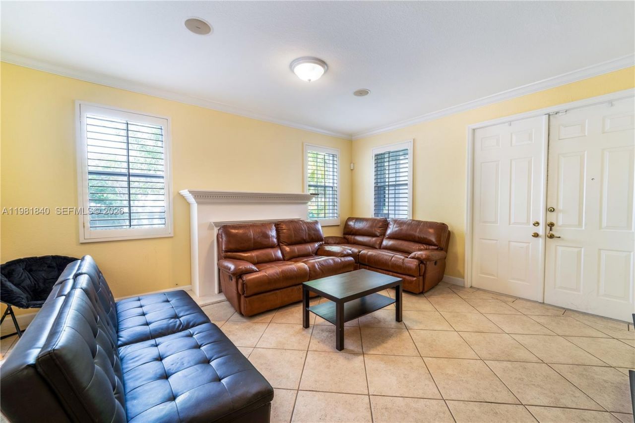 200 SW 87th Path, Miami, FL 33174 Photo