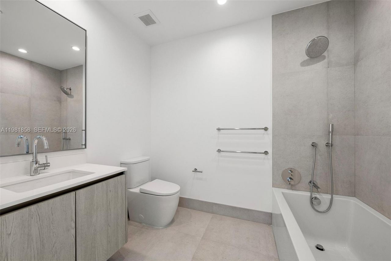 9221 E Bay Harbor Drive, Unit 810, Bay Harbor Islands, FL 33154 Photo