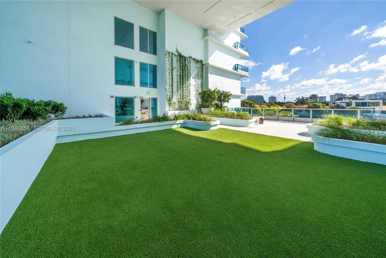 9221 E Bay Harbor Drive, Unit 810, Bay Harbor Islands, FL 33154 Photo