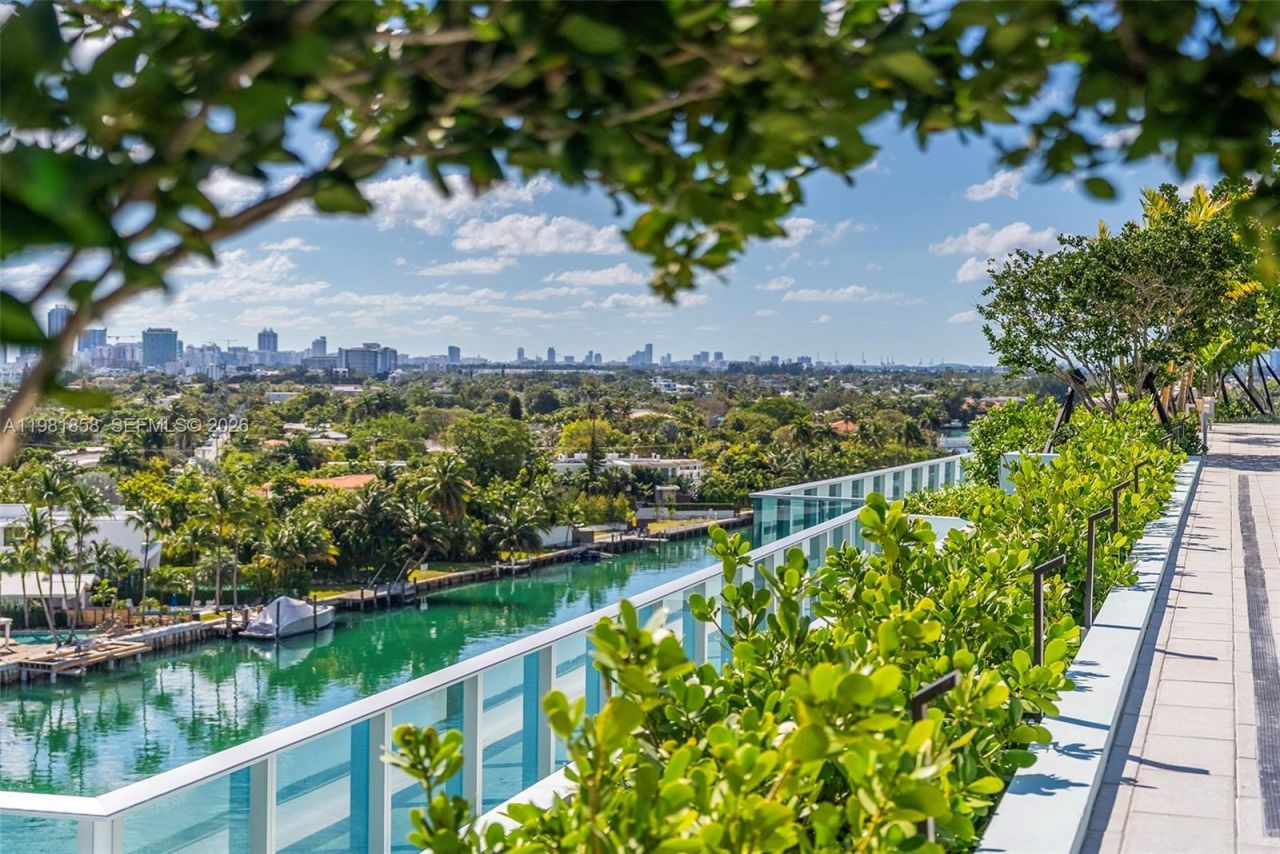 9221 E Bay Harbor Drive, Unit 810, Bay Harbor Islands, FL 33154 Photo